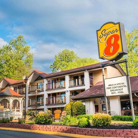 Super 8 By Wyndham Downtown Gatlinburg At Convention Center Hotel Exterior photo