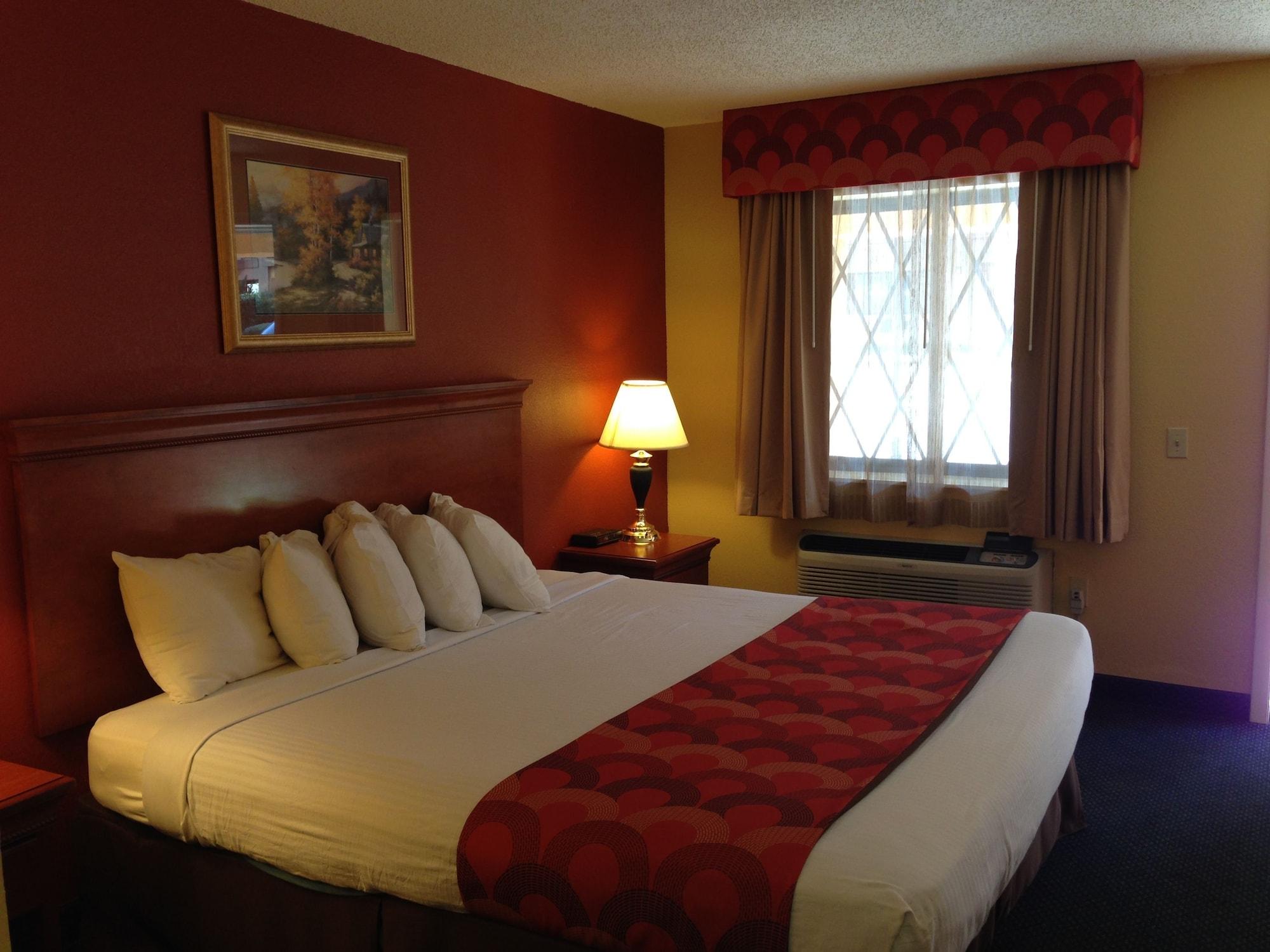 Super 8 By Wyndham Downtown Gatlinburg At Convention Center Hotel Exterior photo