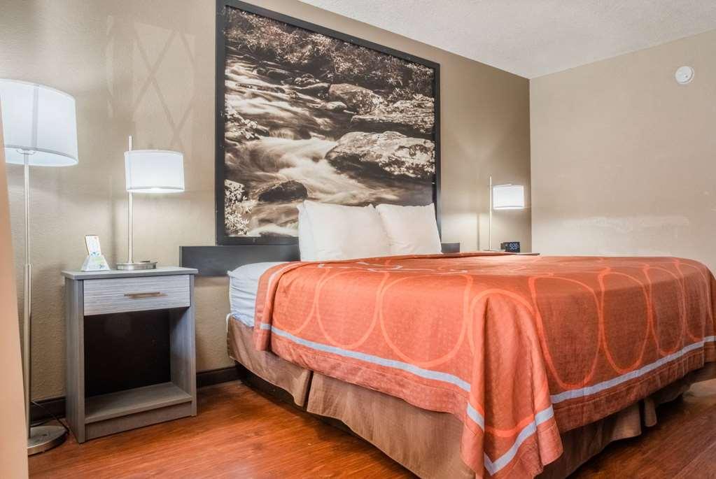Super 8 By Wyndham Downtown Gatlinburg At Convention Center Hotel Room photo