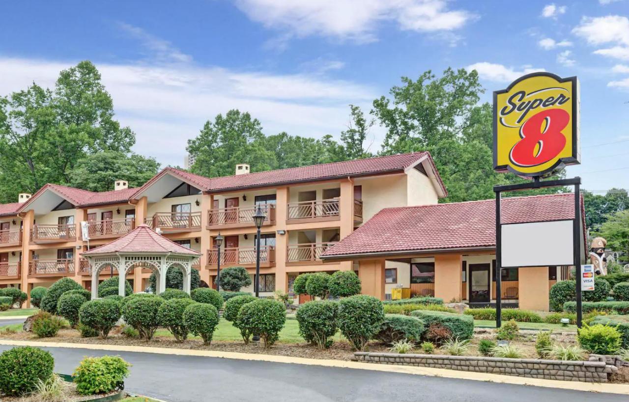 Super 8 By Wyndham Downtown Gatlinburg At Convention Center Hotel Exterior photo